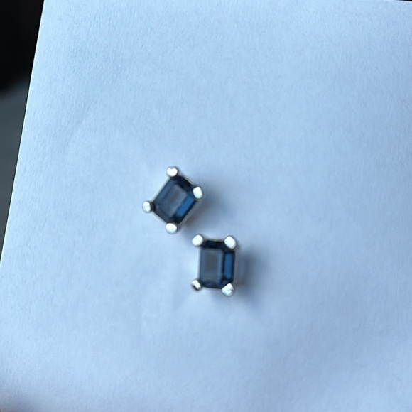 ANNALEECE Emerald cut, blue stone earrings - Picture 3 of 3